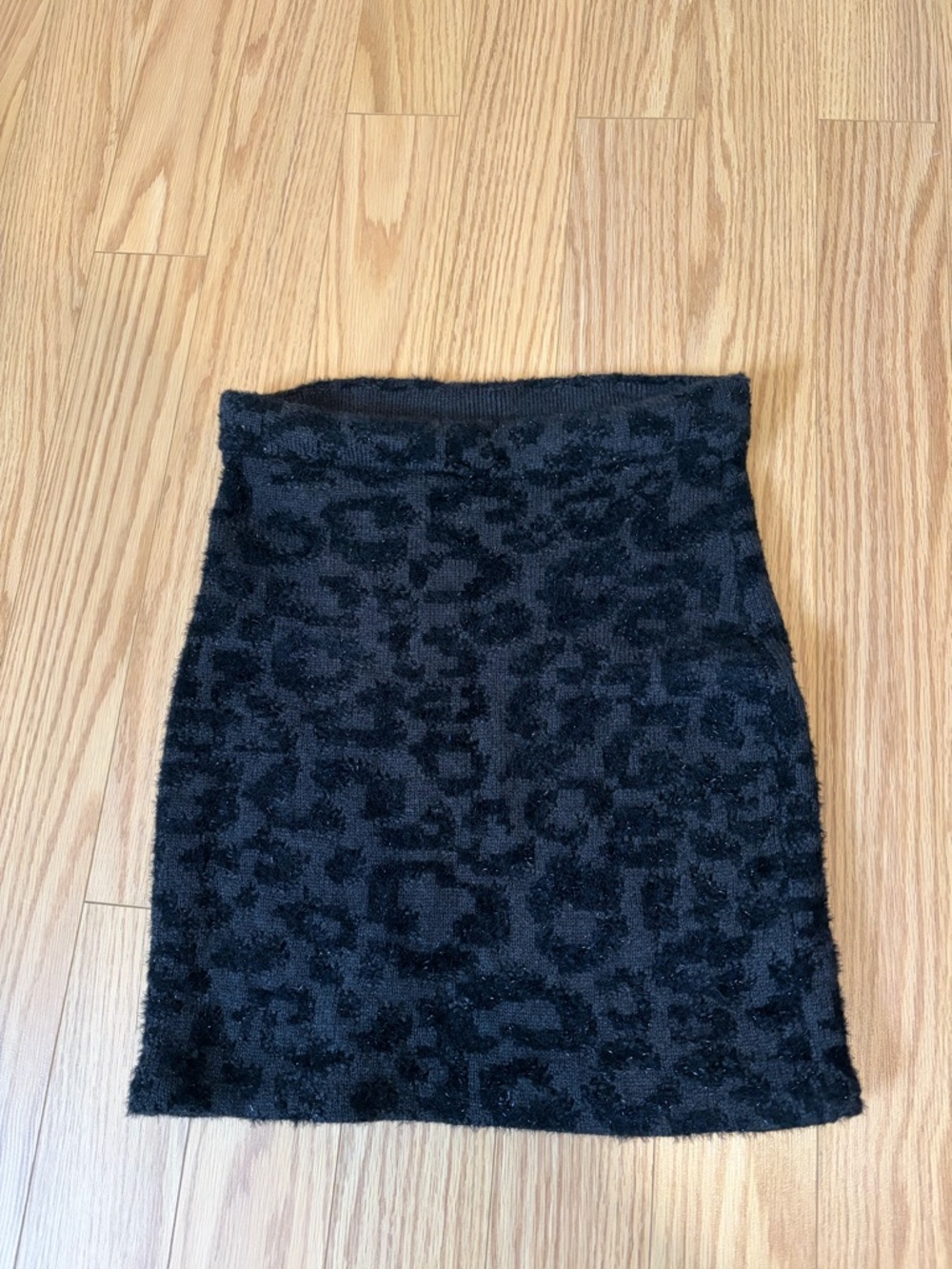 Lululemon black merino wool fancy skirt. Little sparkles throughout.